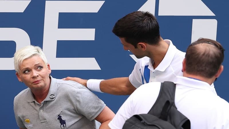 Məşhur tennisçi hakimi vurduğu üçün cəzalandı (VİDEO)