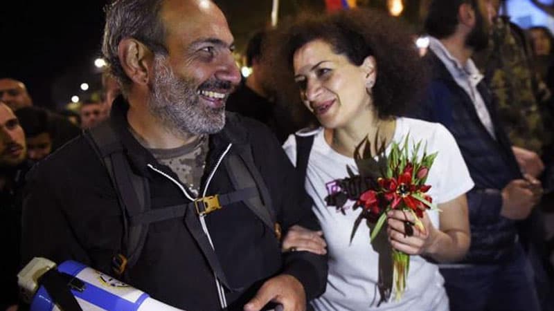 Saat ala bilərsən, amma vaxt yox: kasıb Ermənistanın varlı hökmdarları (FOTOLAR)