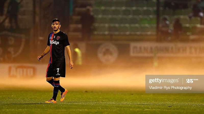 "Neftçi" Yunanıstan millisinin futbolçusunu transfer edir