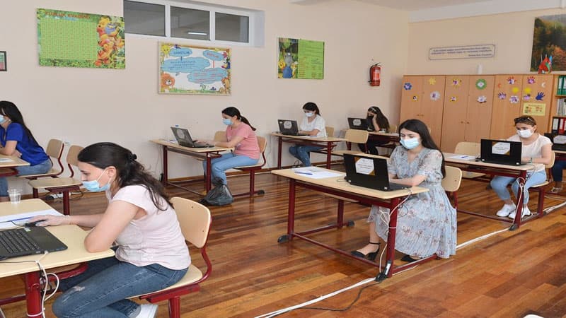 İşə qəbul imtahanlarında yüksək bal toplayan müəllimlər (FOTO)