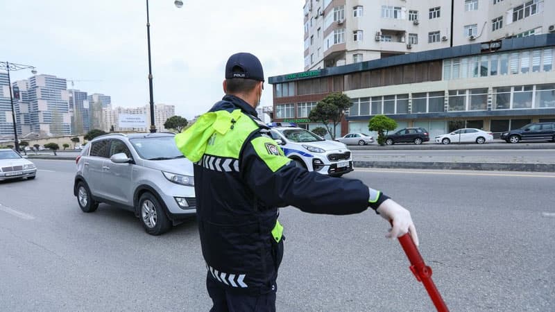 Deputatı yolda saxlayan polislə bağlı tədbir görüləcək