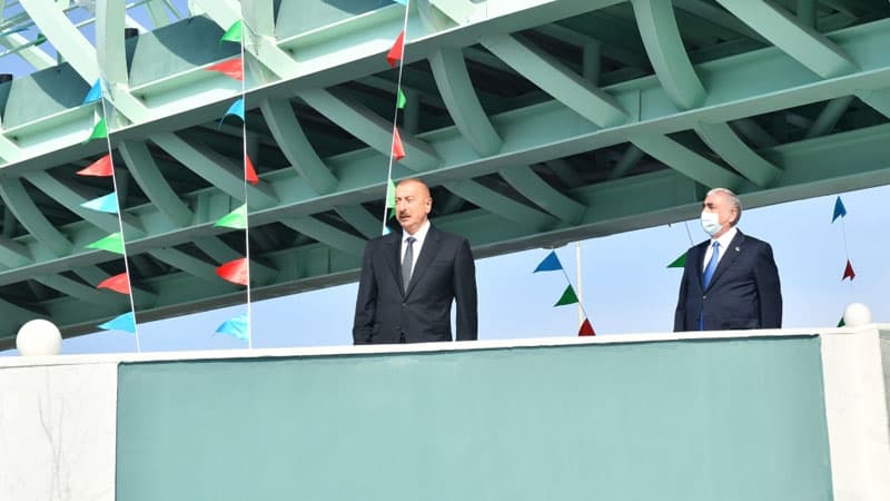 İlham Əliyev yerüstü piyada keçidinin açılışını etdi (FOTO/YENİLƏNİB)