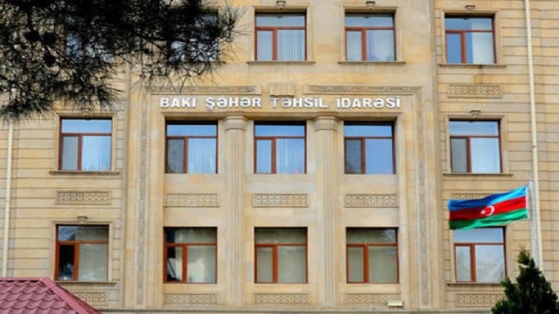 Bakıda ikinövbəli və üçnövbəli fəaliyyət göstərən neçə məktəb var?