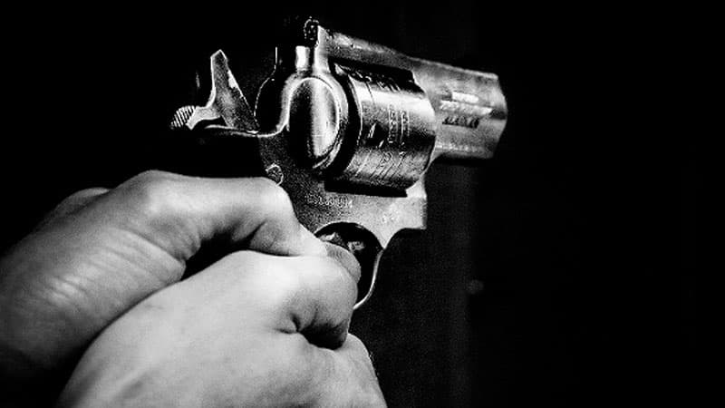 Tramp Kaliforniya polisini güllələyən şəxsi ölüm cəzasıyla təhdid etdi