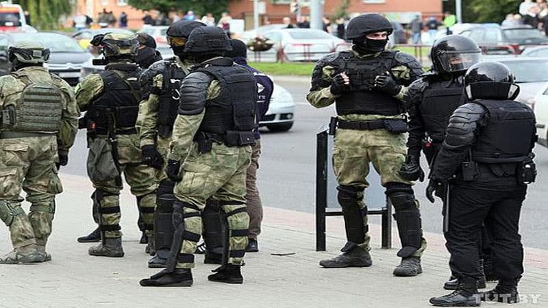 Minskdə çoxminlik yürüş: Atəş açıldı, səs bombası atıldı - 400 həbs (VİDEO)