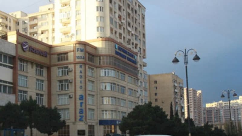 Əli Həsənova məxsus bina boşaldılır