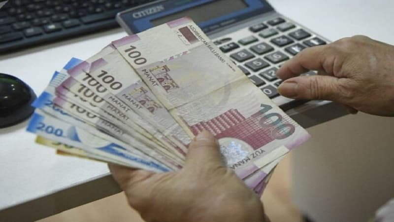 Azərbaycanda əhali pullarını daha çox hara xərcləyib?