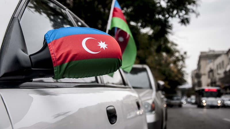 "Üçrəngli bayrağımız dalğalansın!" - Nazirlikdən çağırış