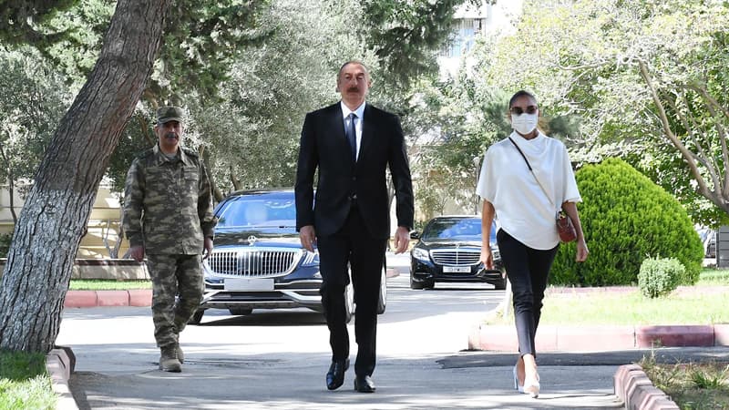 İlham Əliyev və Mehriban Əliyeva yaralı hərbçilərə baş çəkdi (FOTO/VIDEO/YENİLƏNİB)