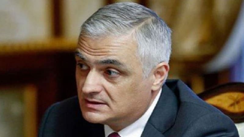 Ermənistan Baş nazirinin müavini Rusiyadan mülki təyyarədə silah gətirməyə çalışır