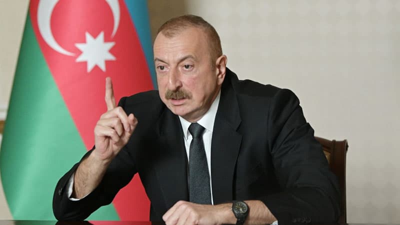 Prezident Makrondan dəlil-sübut tələb etdi: "Qoy göstərsinlər, haradadır dəlil?"