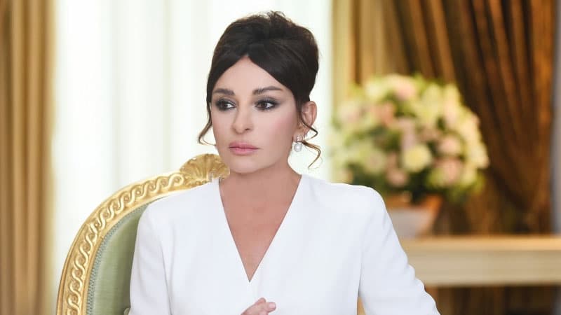 Mehriban Əliyeva Azərbaycan xalqını təbrik etdi (FOTO)