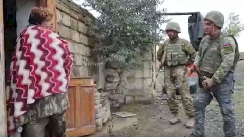 Erməni qadın Azərbaycan əsgərlərinə: “Evinizə xoş gəldiniz!” (VİDEO)