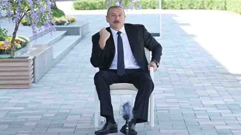 Prezident ordumuzun müasir silahlarından danışdı