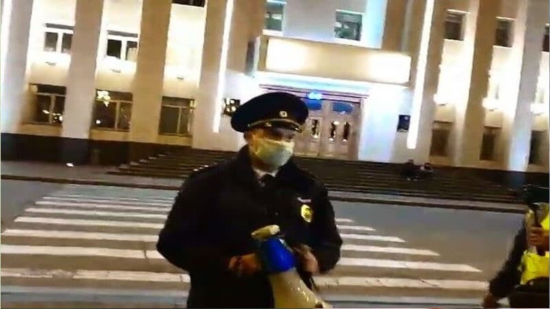"Bizə Furqalı qaytarın!": Xabarovsklular eks-qubernator üçün ayağa qalxdı