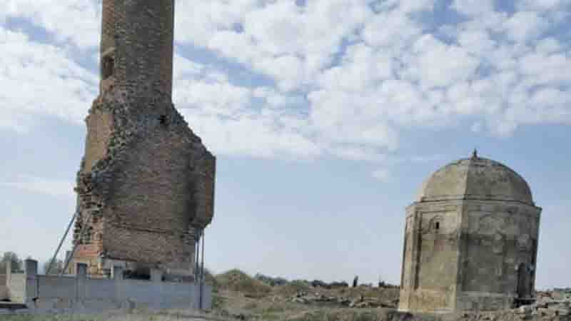 Ermənilər Şeyx Babı türbəsini dağıdıb (FOTO)
