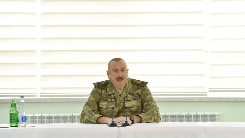 Prezident məhv edilmiş və düşməndən götürülmüş texnikaları açıqladı
