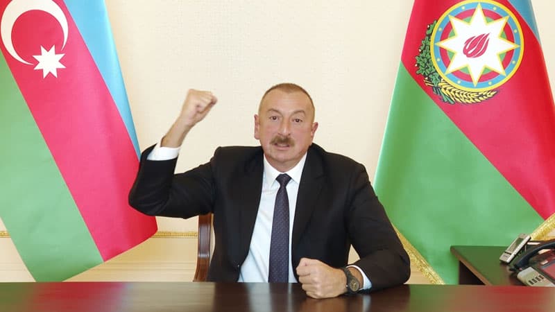 İlham Əliyev: “Kimin dabanlarını yalayırsan, yala...”