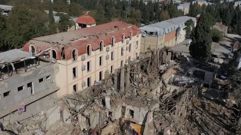 Ermənistanın Gəncəyə endirdiyi raket zərbəsinin dağıntıları (FOTOLAR)