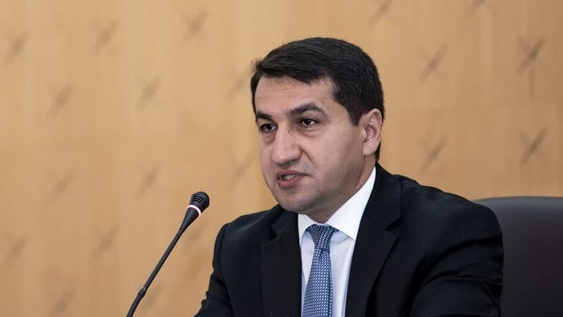 Hikmət Hacıyev: “Ermənistan silah-sursatı hədiyyə alır”