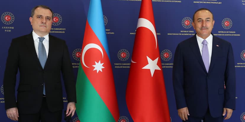 Azərbaycan və Türkiyə XİN başçıları atəşkəsin pozulmasını müzakirə etdi