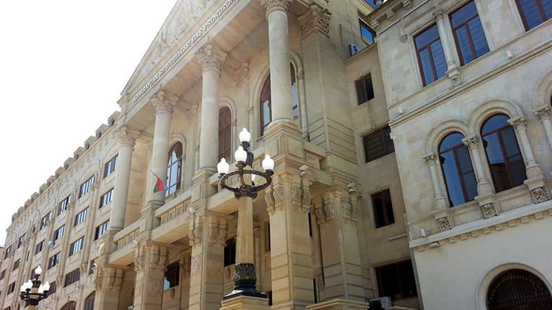 Düşmən Ağcabədini ağır artilleriyadan atəşə tutdu: Dağıntılar var
