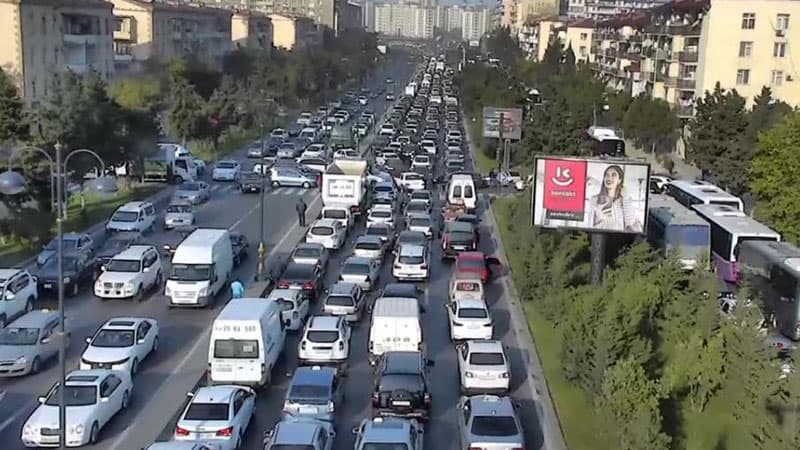 Bakının bəzi yollarında tıxac yarandı (FOTO)