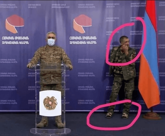 Ermənistan Müdafiə Nazirliyinin brifinqində biabırçı anlar (FOTO)