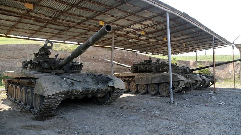 Düşmənin döyüş meydanında atıb-qaçdığı növbəti hərbi texnikalar (FOTO/VİDEO)