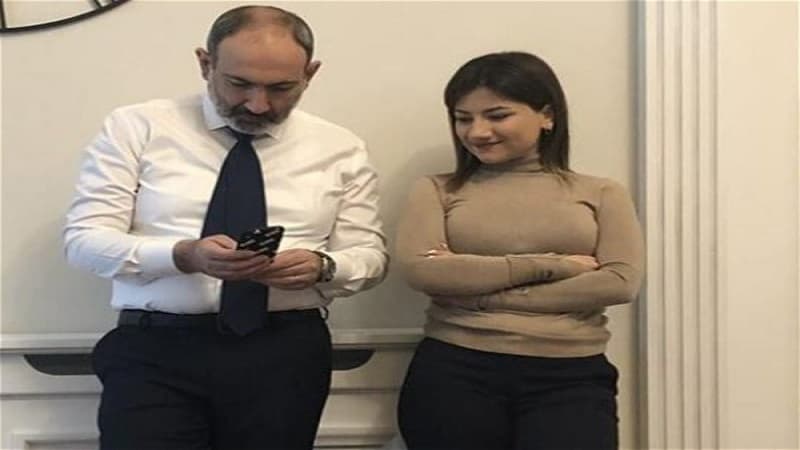 Paşinyanın qızı saxta “facebook” hesabları ilə rus xalqını təhqir edir (FOTO)