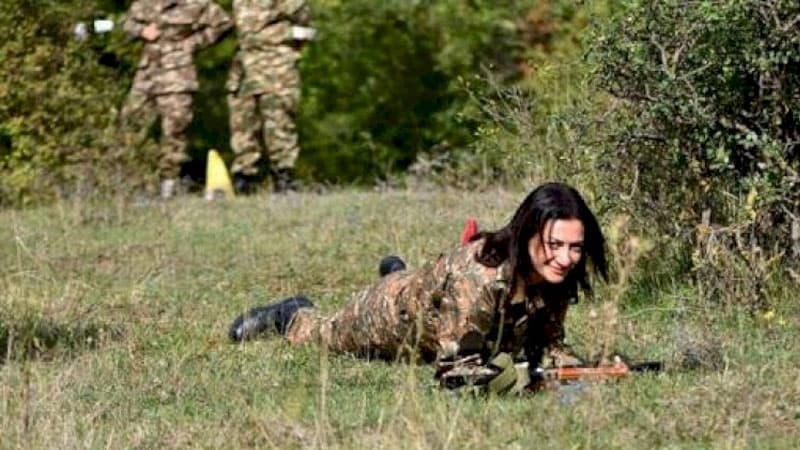 Anna Akopyanla bağlı Ermənistanda qalmaqal: “Qadağan olunmalıdır!”