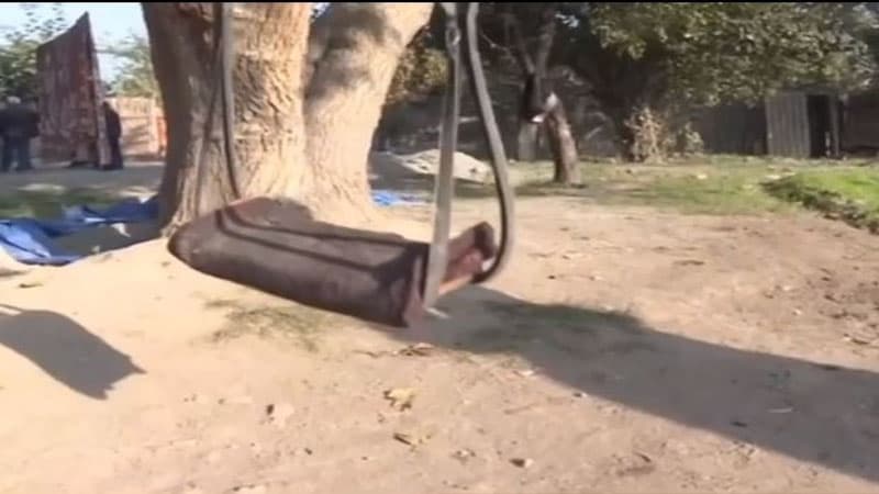 Aysudan qalan boş yelləncək, bir tək başmaq tayı və yarımçıq arzular... (VİDEO)