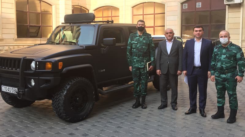 İş adamı orduya "Hummer" hədiyyə etdi (FOTOLAR)