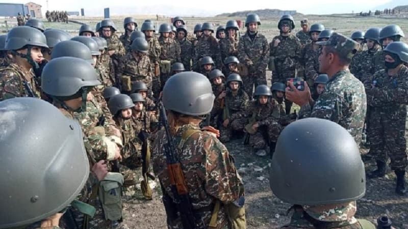 Ermənistan Azərbaycan əsgərlərinin üstünə ilk qadın tağımını göndərir (FOTO)