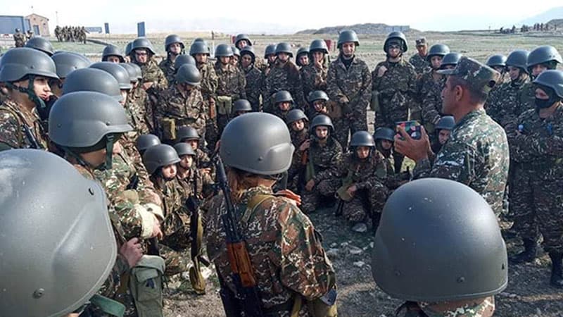 Paşinyan xalqa yalvarandan sonra kişilər deyil, qadınlar cəbhəyə getdi