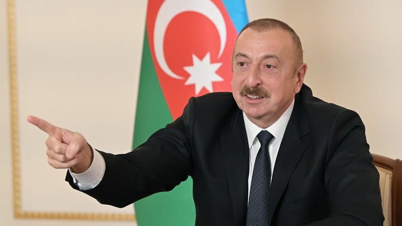 İlham Əliyev: "O, gündə beş dəfə Putinə zəng edir"