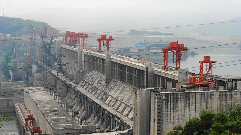 Rusiya İranda 1,4 milyard avroluq elektrik stansiyası tikir