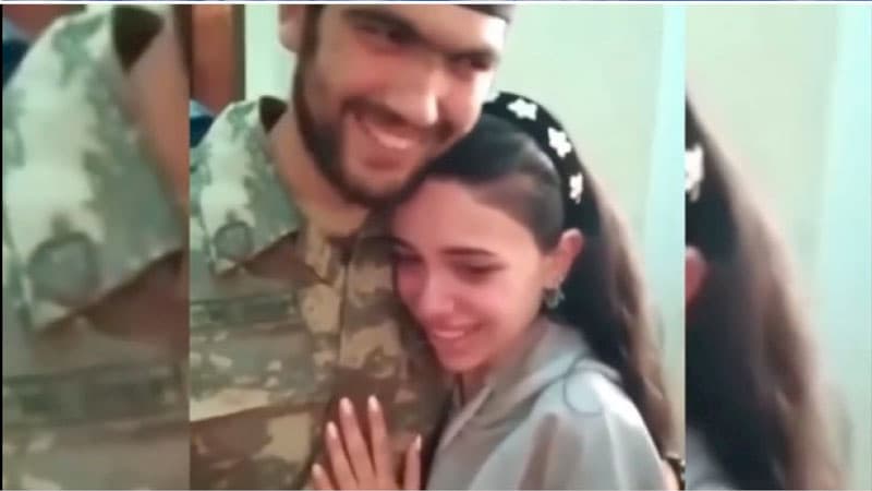 Bir qolunu itirən qazimizin döyüşdən sonra ailə üzvləri ilə ilk görüşü (VİDEO)