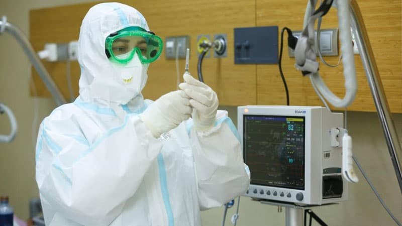 Koronaviruslu qohumunu uşaqları ilə görüşdürən tibb işçisi saxlanıldı