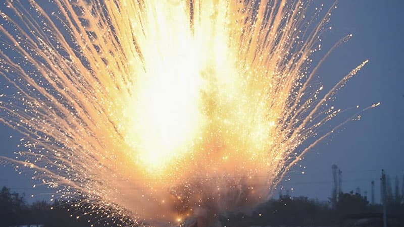 Tərtərə atılan fosfor bombasının zərərsizləşdirildiyi an (FOTOLAR)