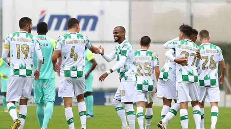 21 futbolçu və baş məşqçidə koronavirus aşkarlandı
