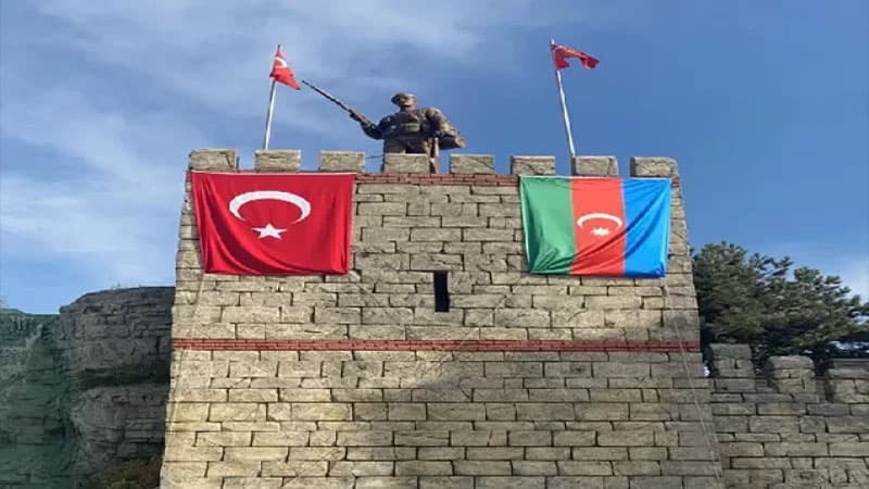 Türkiyəli rəsmilər Şuşadan yazdı: "Azanlar oxunacaq"