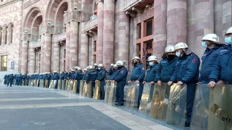 Ermənistanda Paşinyana qarşı etiraz aksiyası: Saxlanılanlar var (YENİLƏNİB)
