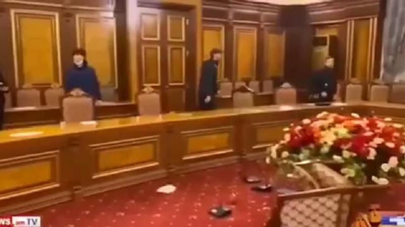 Parlamentdə siqaret çəkən erməninin cəsədi tapıldı (FOTO)