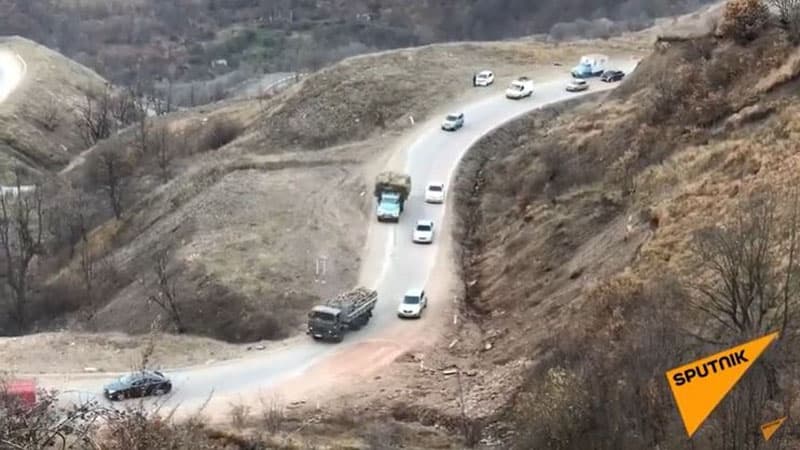 Kəlbəcərdən çıxan ermənilər ağacları kəsib, Ermənistana daşıyır (VİDEO)