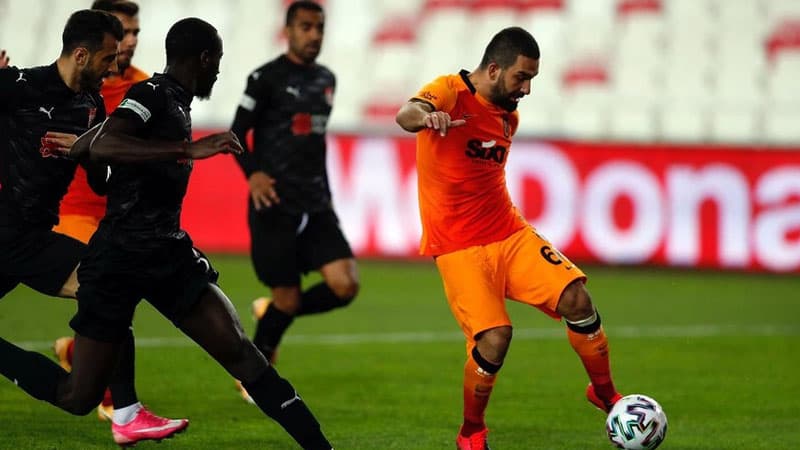 Arda Turan koronavirusa yoluxdu