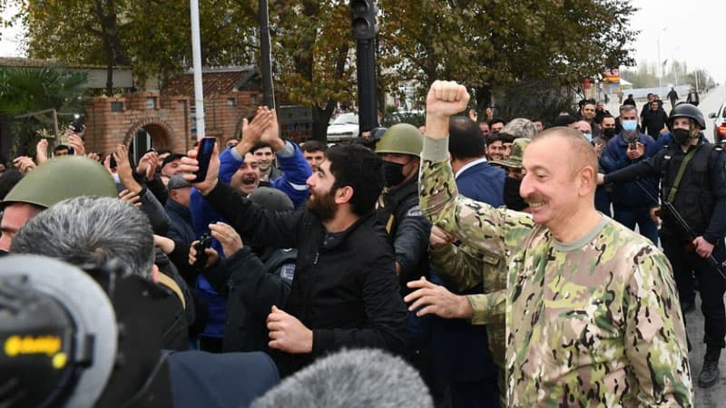 Prezident maşını saxlayıb onlarla görüşdü (VİDEO)