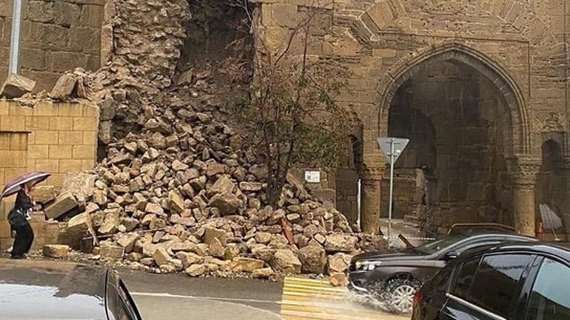 1500 illik Dərbənd qala divarı dağıldı, baxan yoxdur (VİDEO)