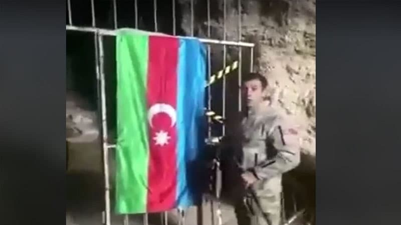 Azərbaycan əsgəri Azıx mağarasında (VİDEO)