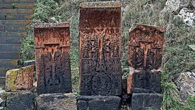 Ordumuz Kəlbəcərdə saxta erməni tarixi istehsal edən emalatxana aşkarladı (FOTOLAR)